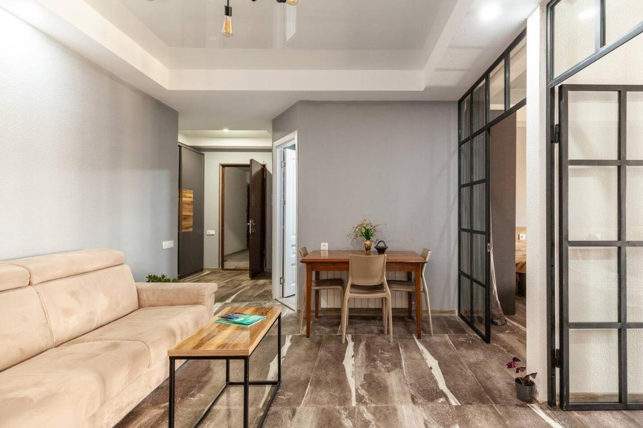 Veli Group Apartment In Old City Kutaisi Eksteriør billede